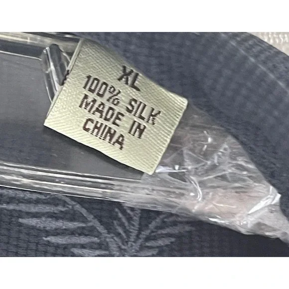 Tommy Bahama Mens XL Black 100% Silk Short Sleeve Camp Shirt T31166 Textured - Picture 7 of 9